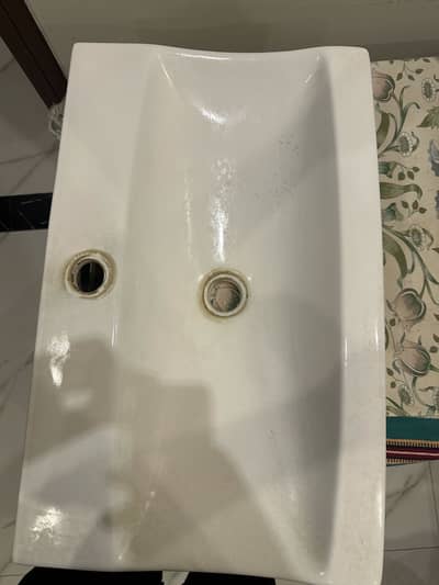 White Ceramic Wash Basin / Bathroom Sink – Used – Good Condition