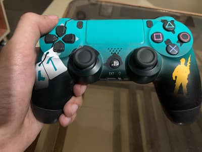 PS4 pro jailbreak with 1TB storage full with high quality games