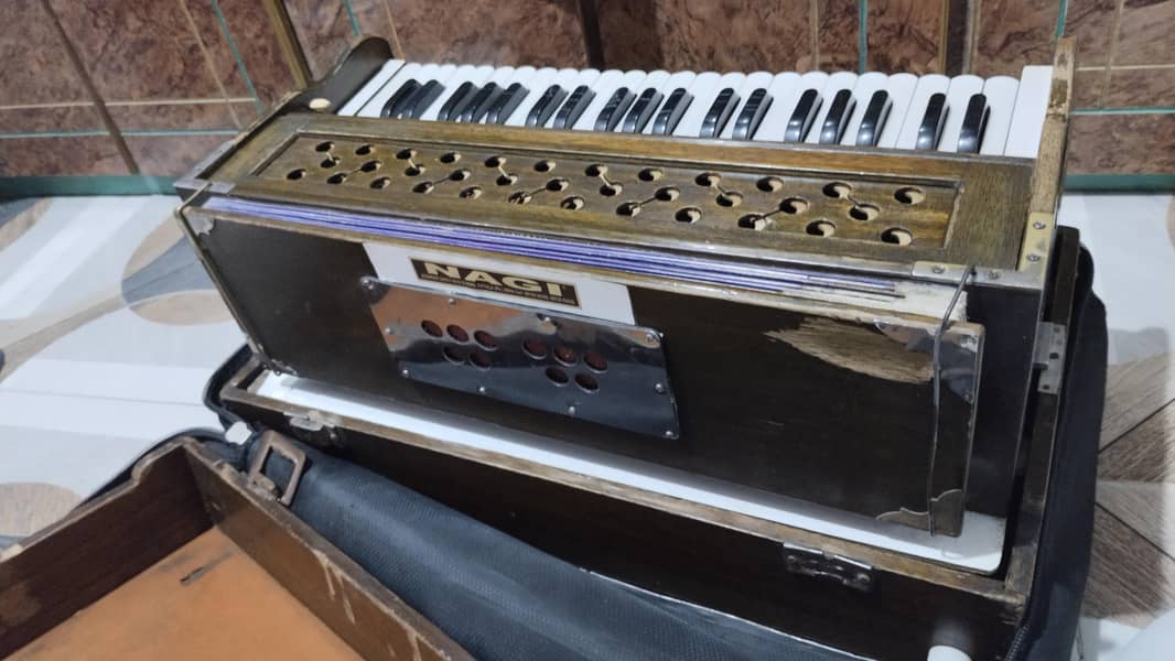 Harmonium 1