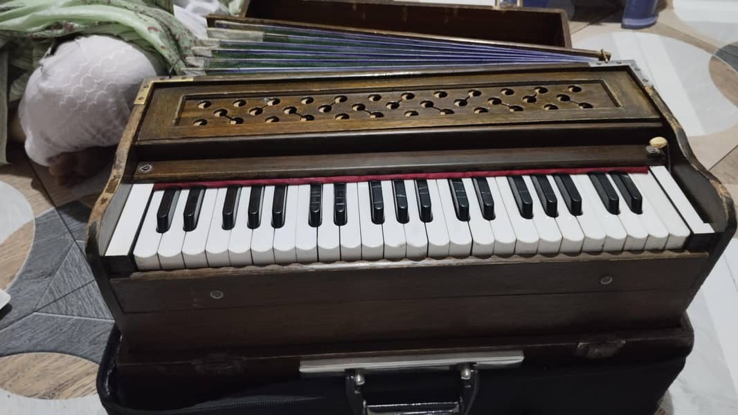 Harmonium 4