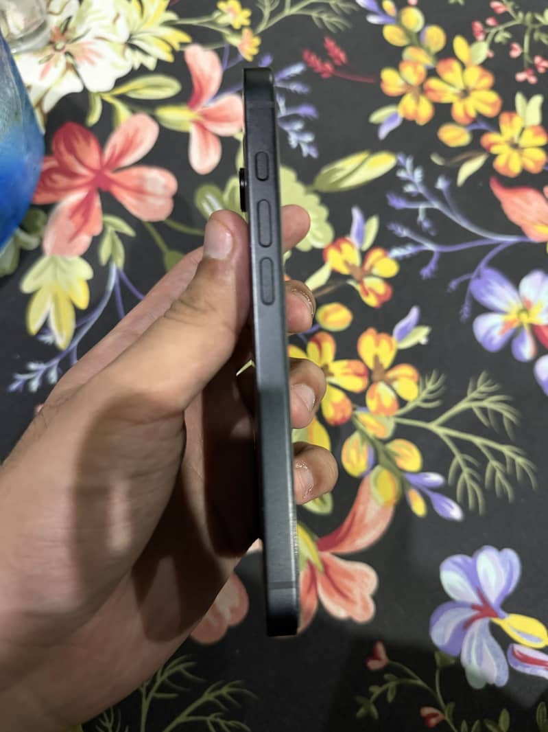 Apple iPhone 16e JV 6