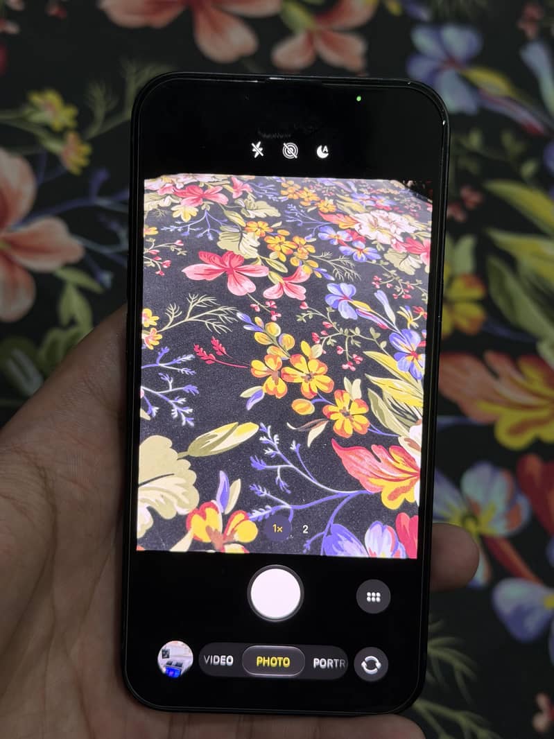 Apple iPhone 16e JV 7