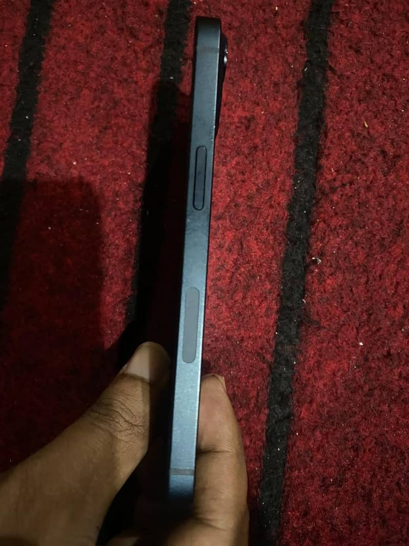 Apple iPhone 13 2