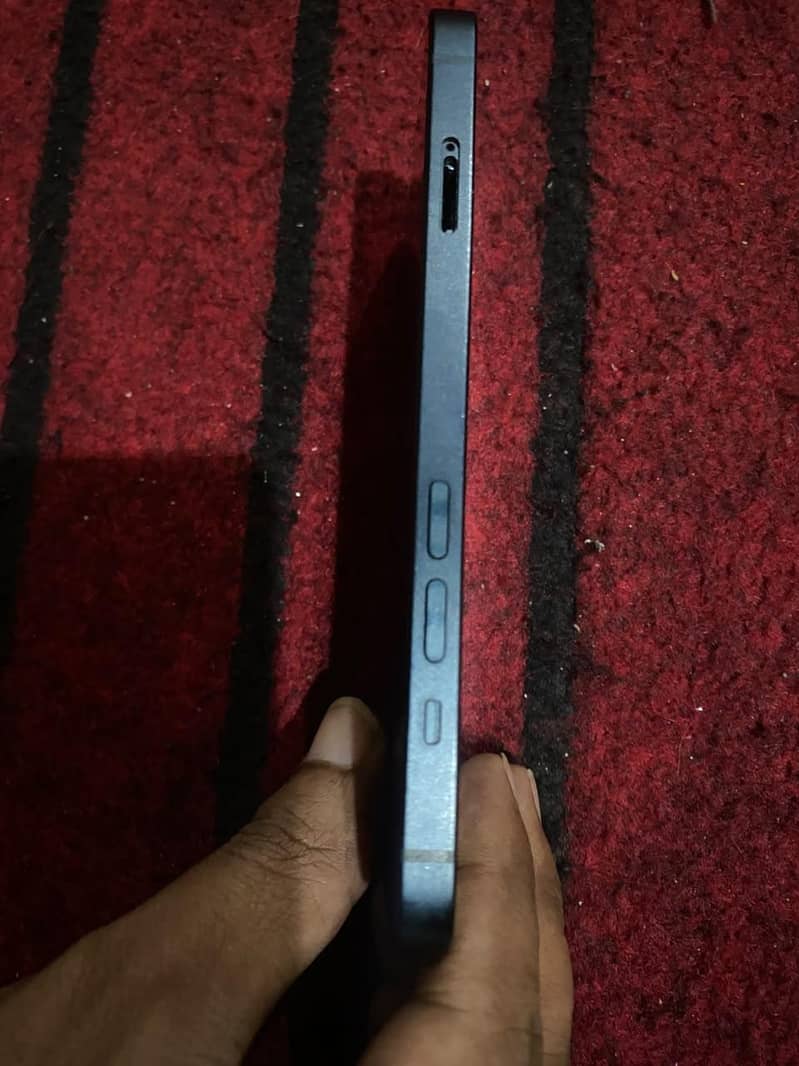 Apple iPhone 13 4