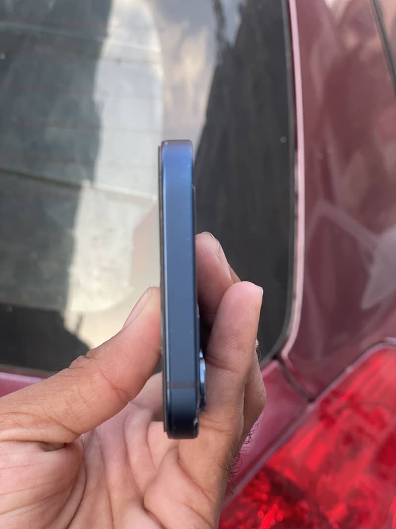 Apple iPhone 12 4