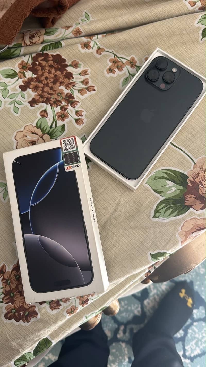 Apple iPhone 16 Pro Max 0