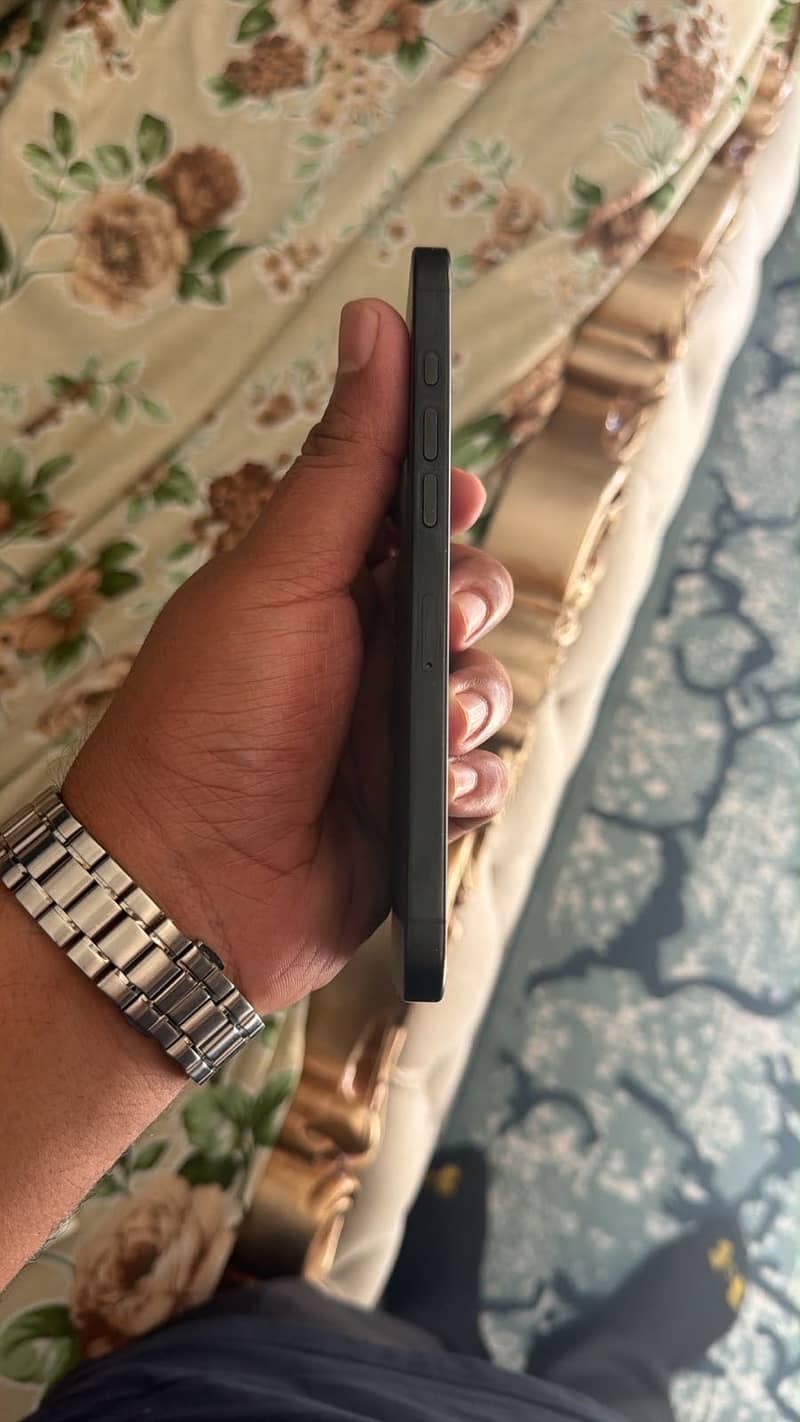 Apple iPhone 16 Pro Max 3