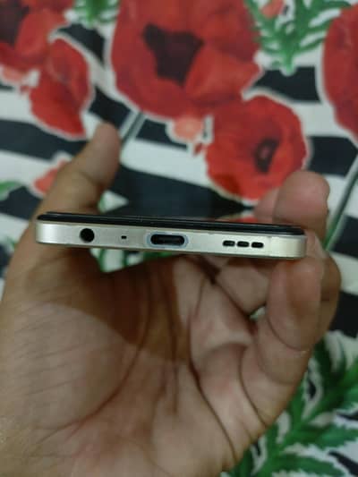 OPPO F21