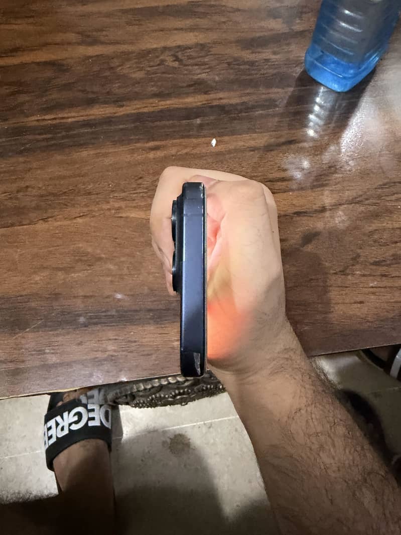 Apple iPhone 15 Pro 3