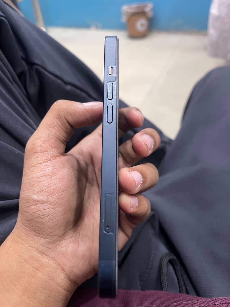 Apple iPhone 13 2