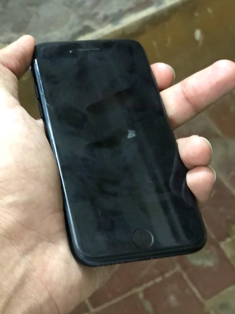 Apple iPhone SE 3rd generation 1