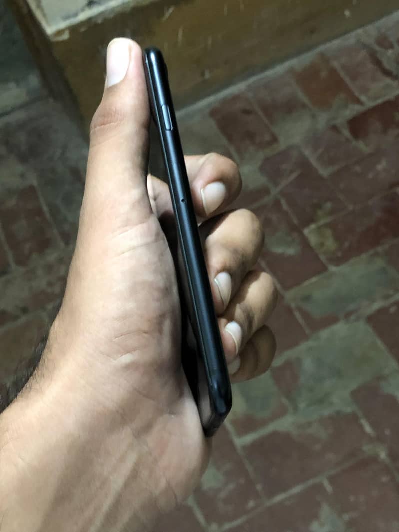 Apple iPhone SE 3rd generation 4
