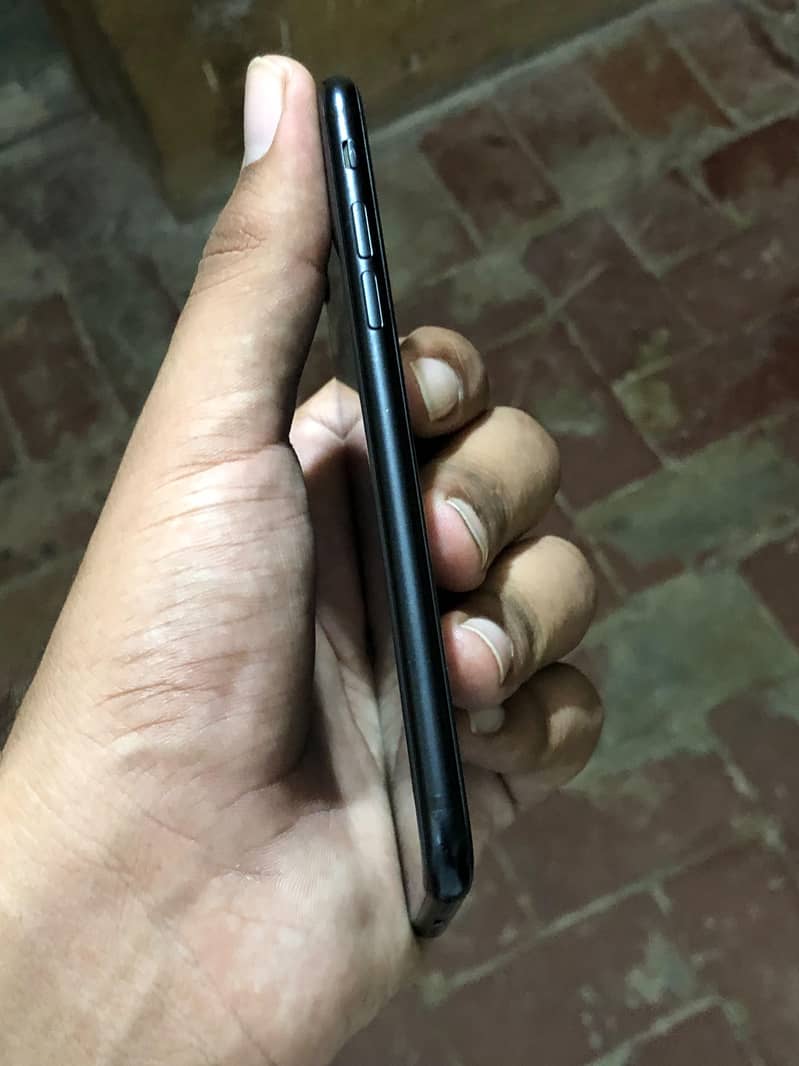 Apple iPhone SE 3rd generation 5