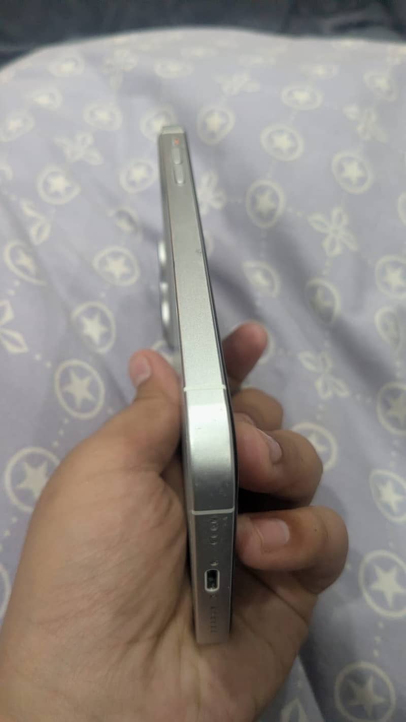 Apple iPhone 11 3