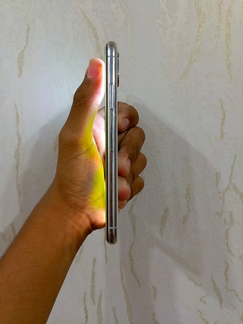 Apple iPhone XS 3