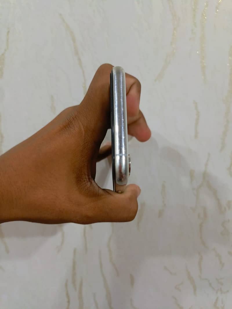 Apple iPhone XS 5