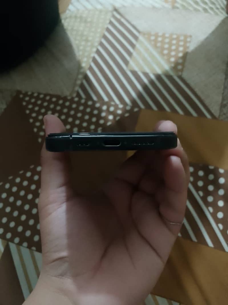 Apple iPhone 16 2