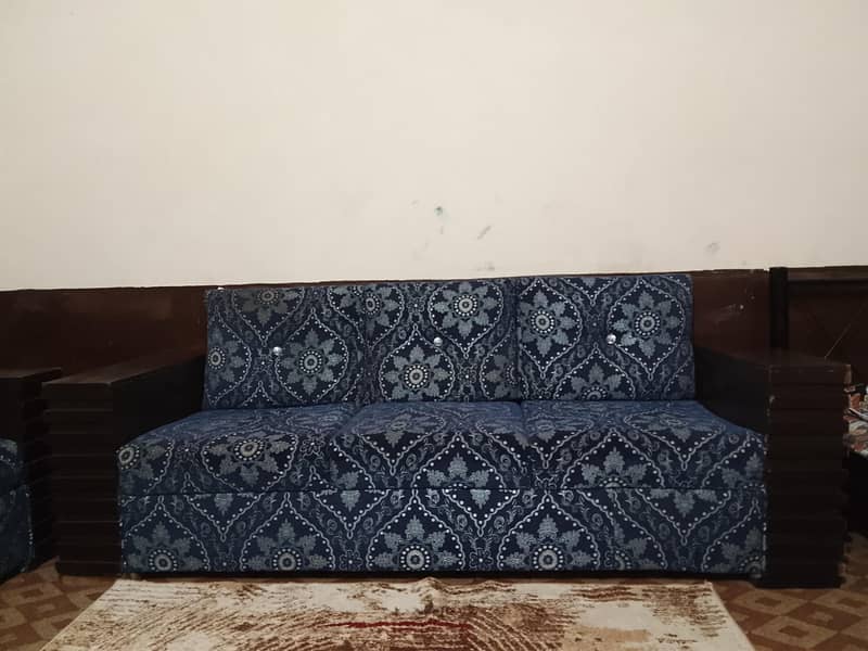 Sofa for Sell 0