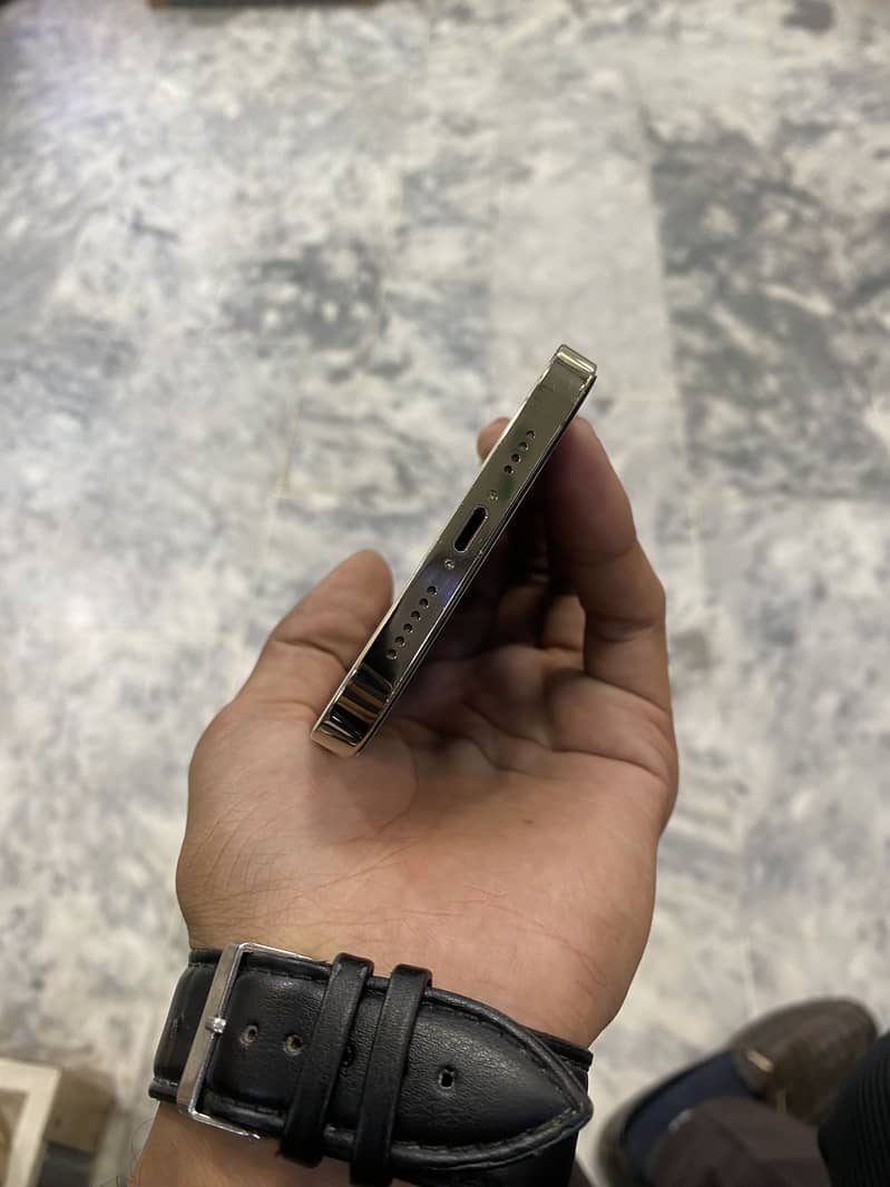 Apple iPhone 12 Pro Max 3