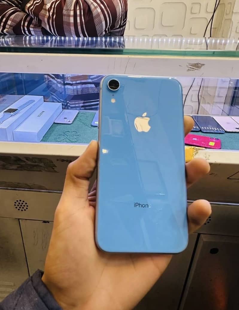 Apple iPhone XR 4