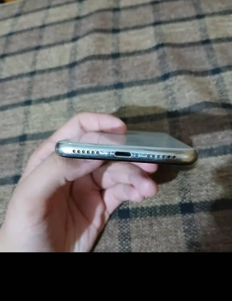 Apple iPhone X 3
