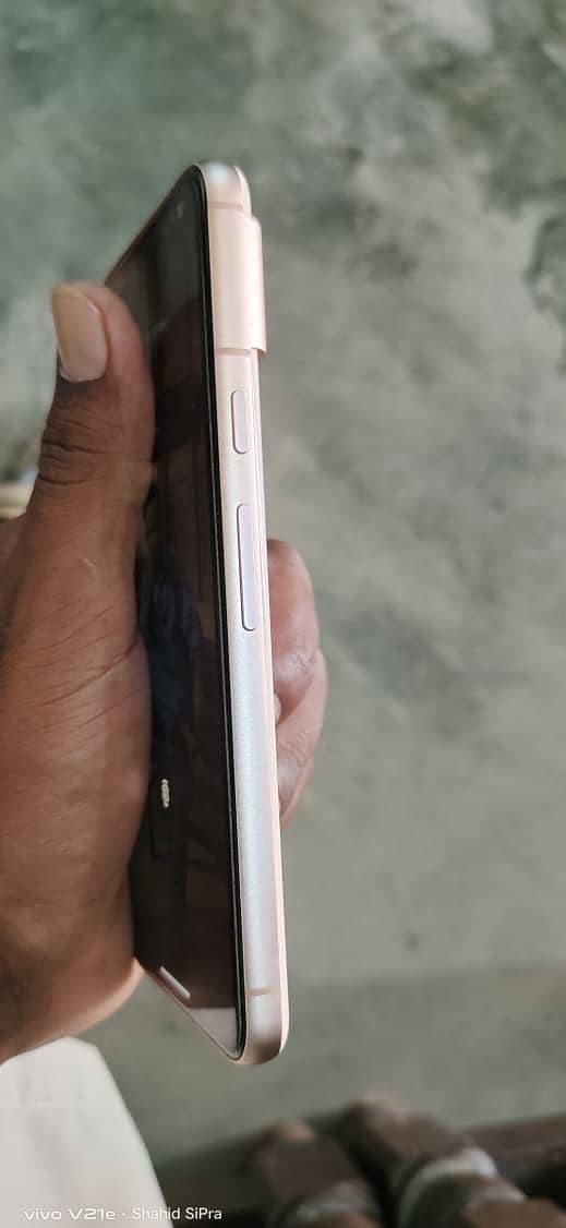 Google Pixel 8 4