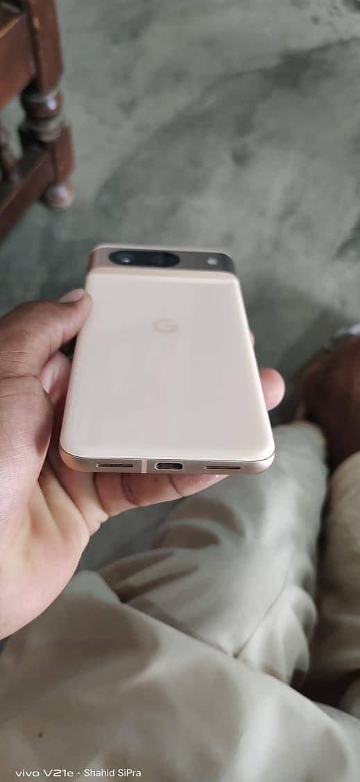 Google Pixel 8 6