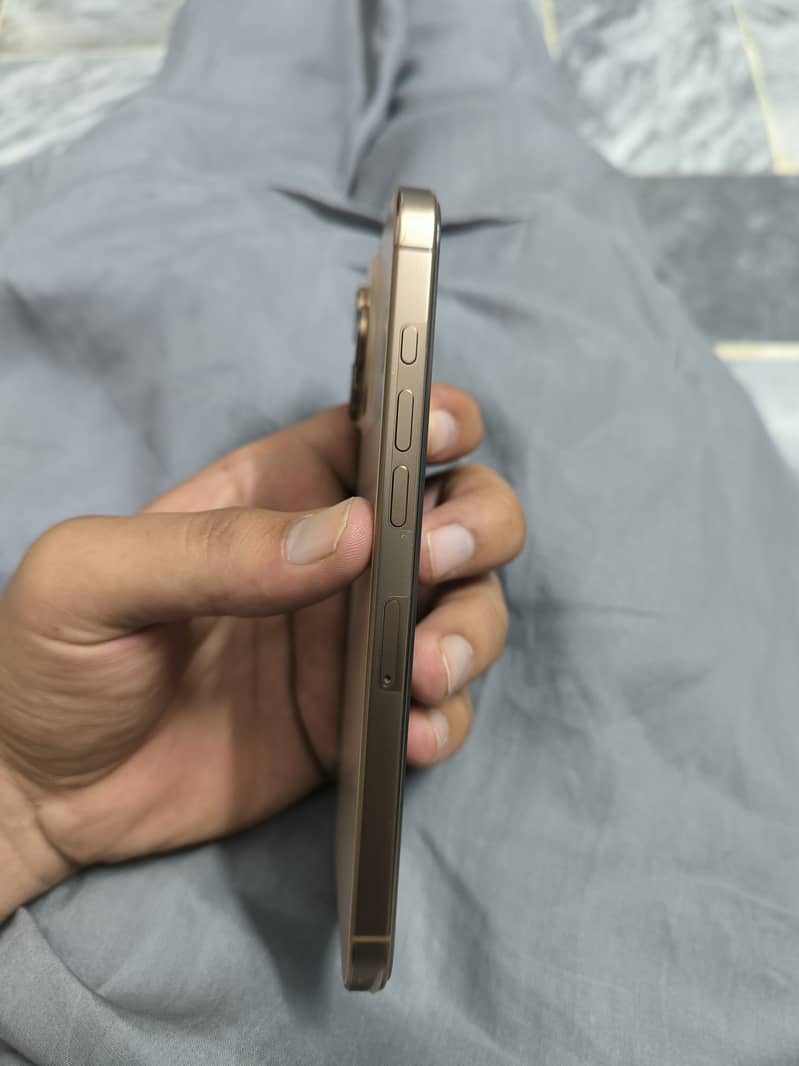 Apple iPhone 16 Pro Max 5
