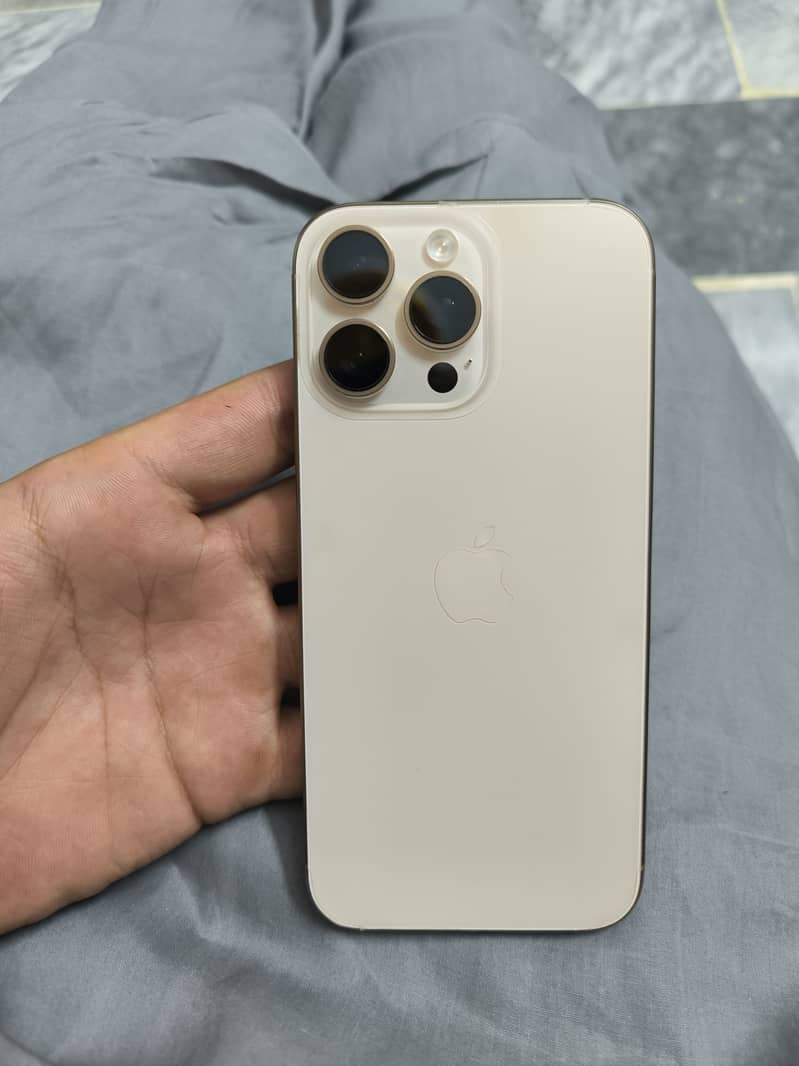 Apple iPhone 16 Pro Max 6