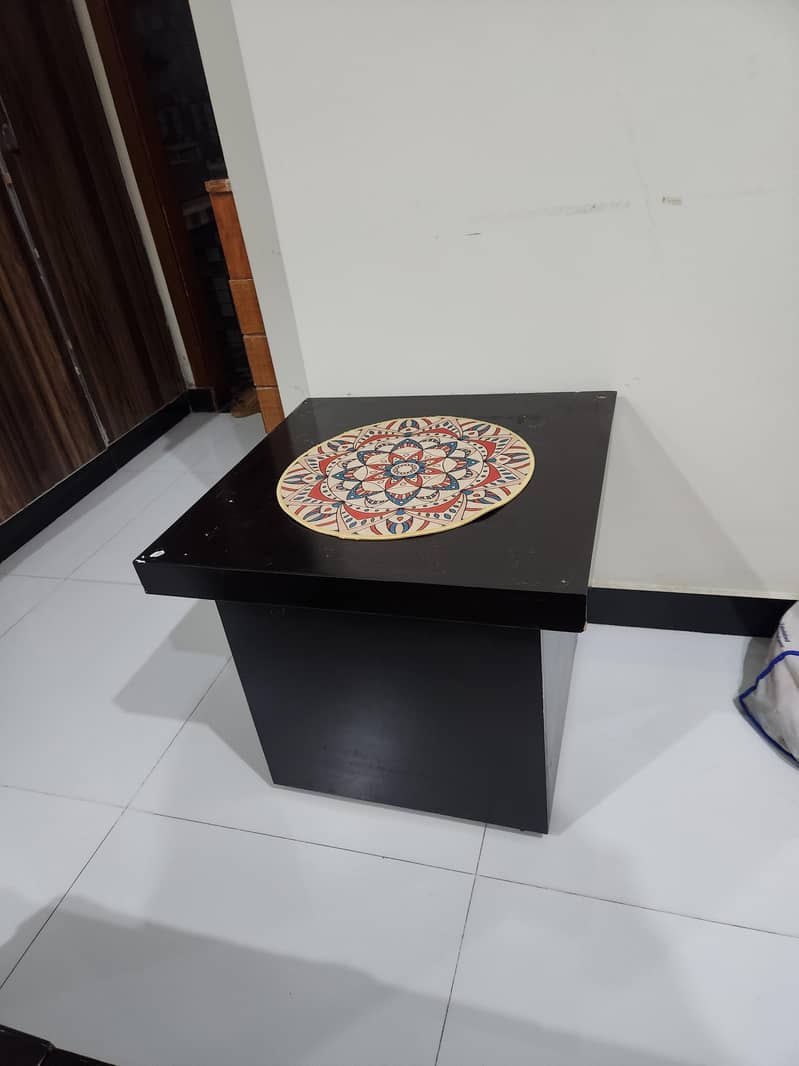 4 corner tables each 0