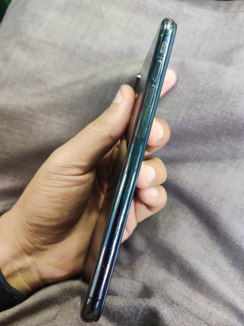 Apple iPhone XS Max 3