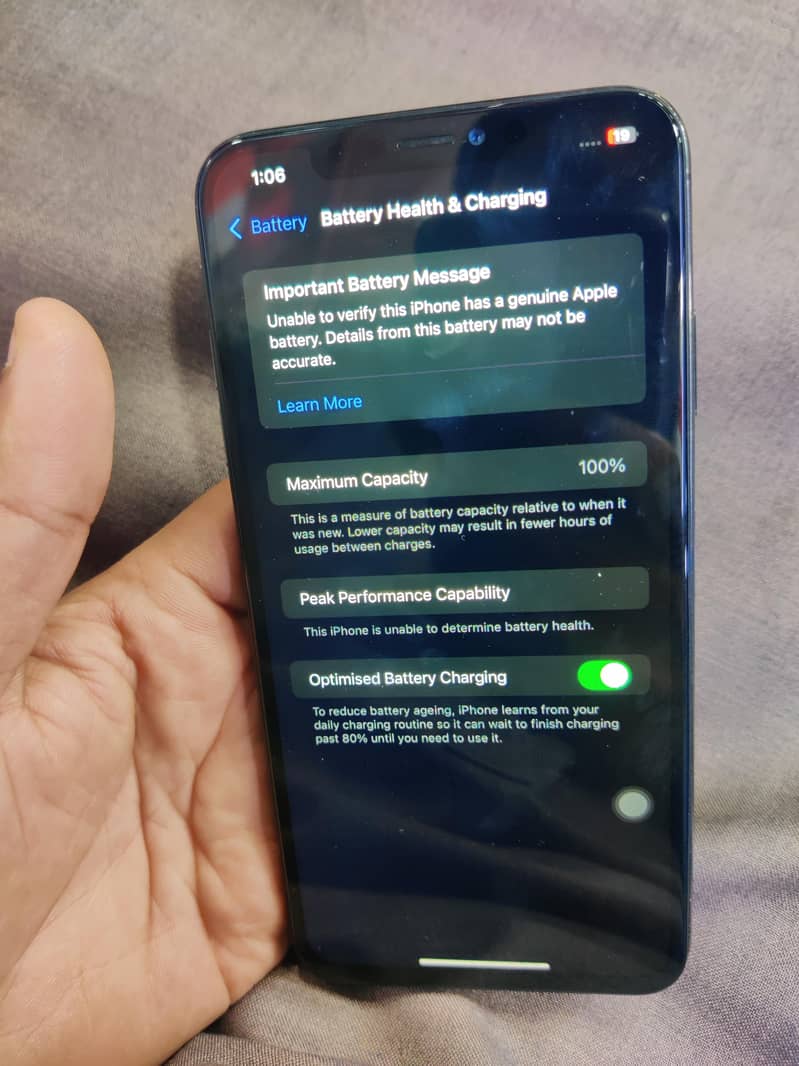 Apple iPhone XS Max 4