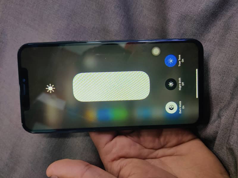 Apple iPhone XS Max 5