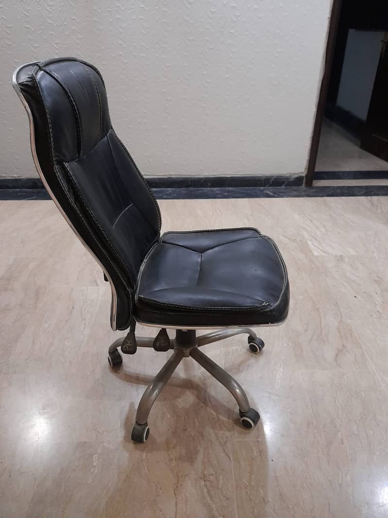 Computer talbe + Chair 4