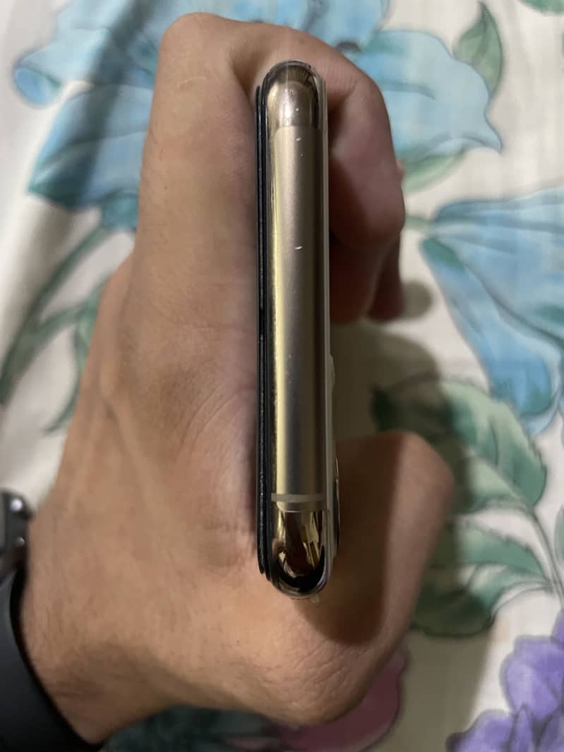Apple iPhone 11 Pro 2