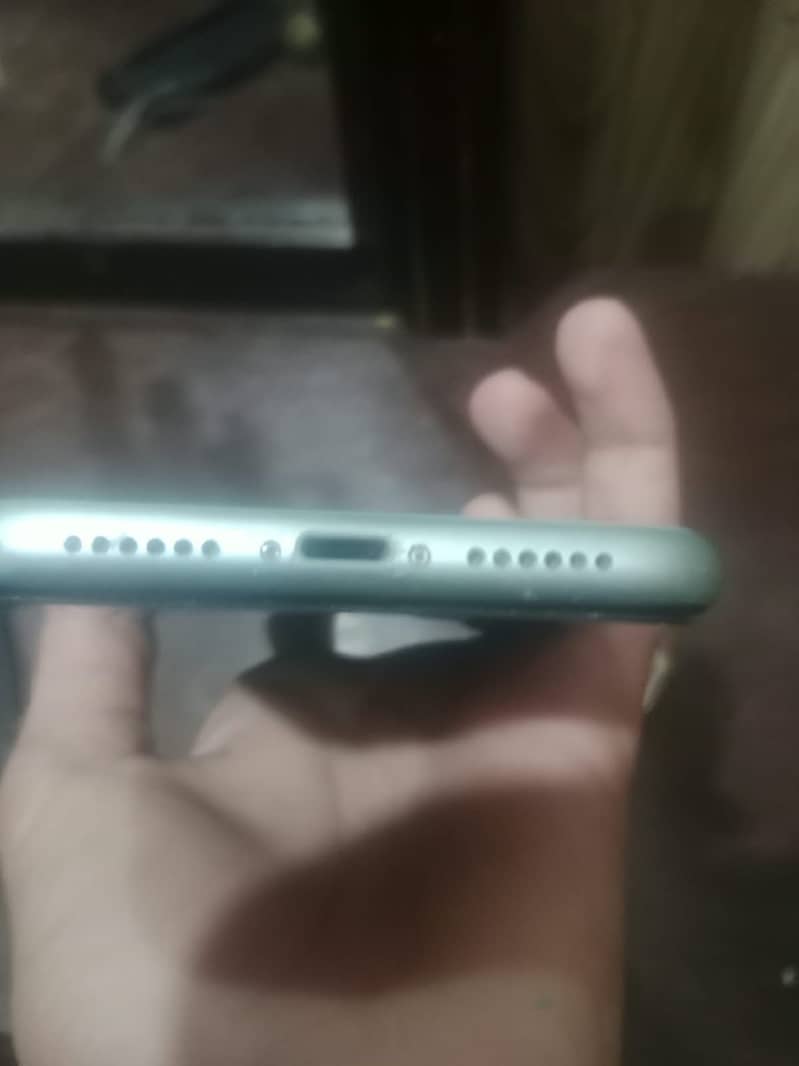 Apple iPhone 11 0