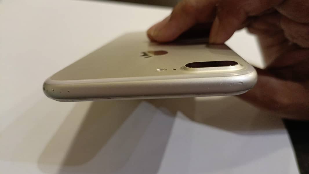 Apple iPhone 7 Plus 6