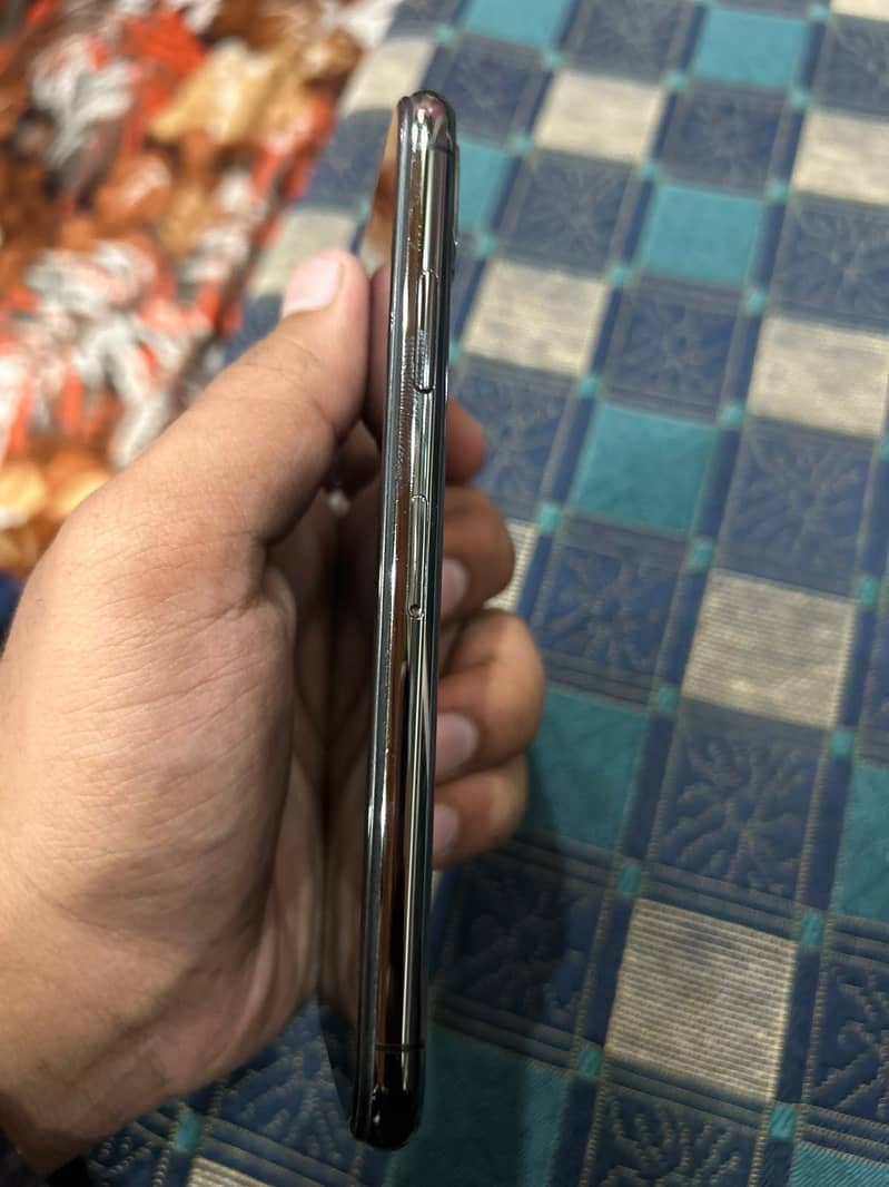 Apple iPhone X 3