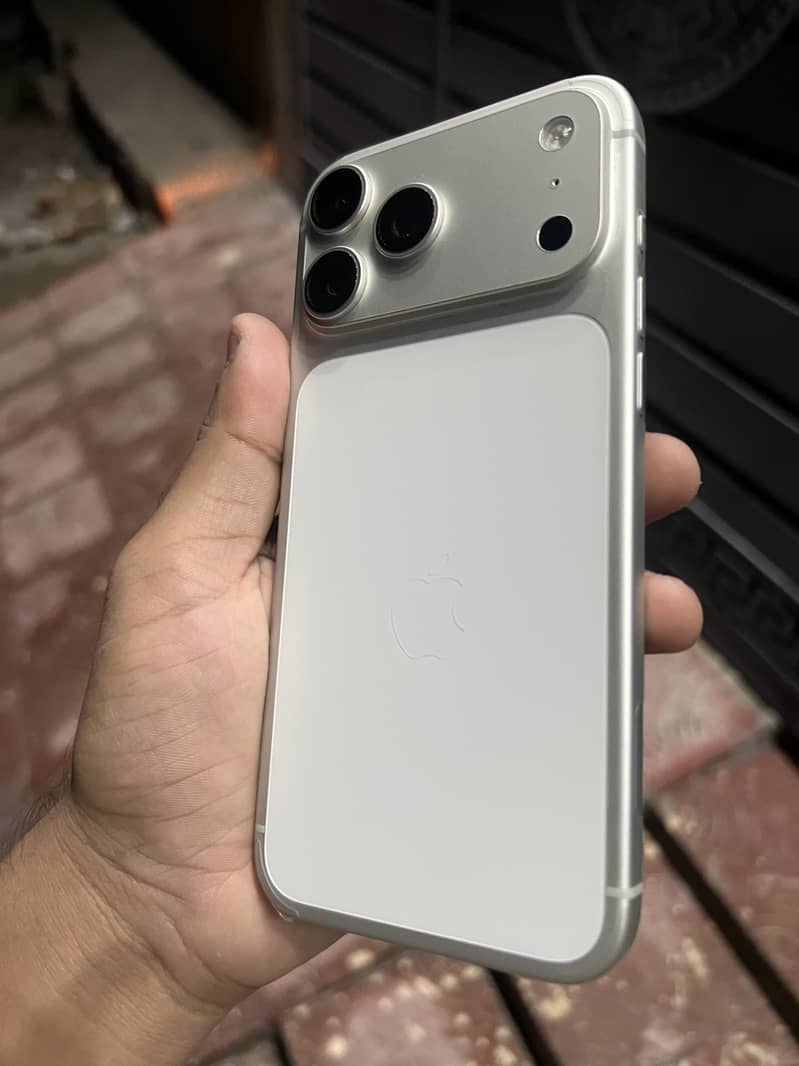 Apple iPhone 17 Pro Max 2