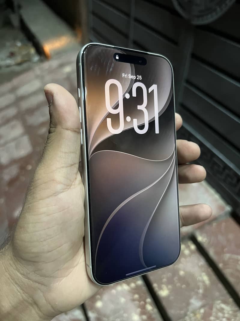 Apple iPhone 17 Pro Max 4