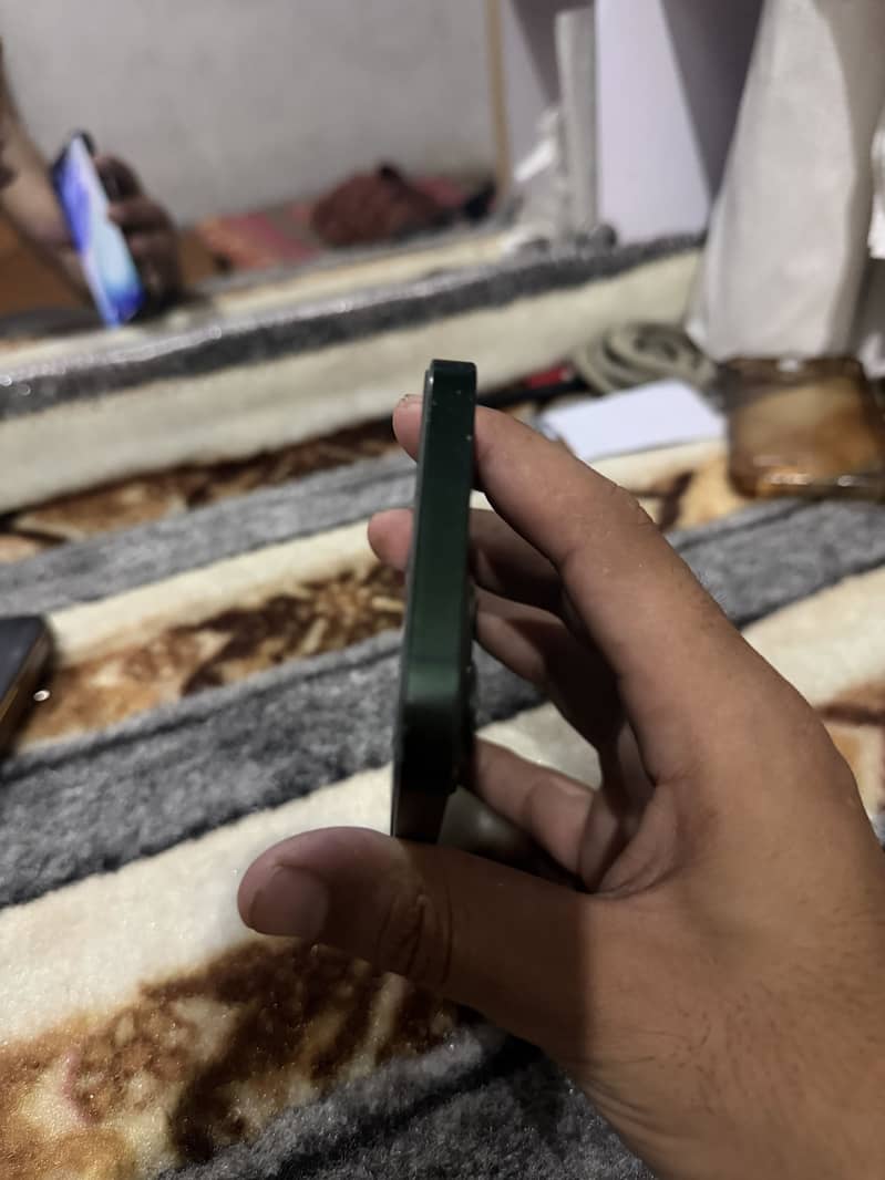 Apple iPhone 13 1