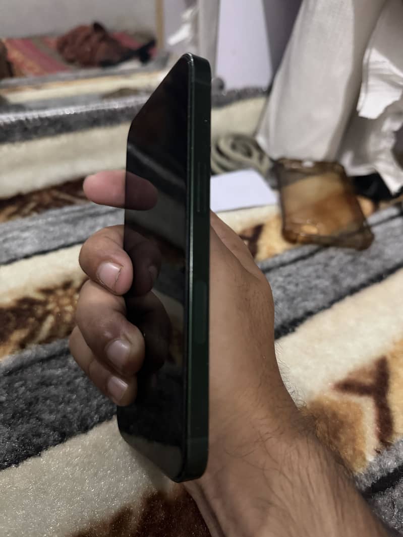 Apple iPhone 13 3