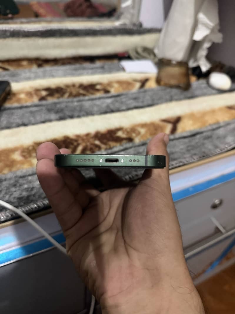 Apple iPhone 13 4