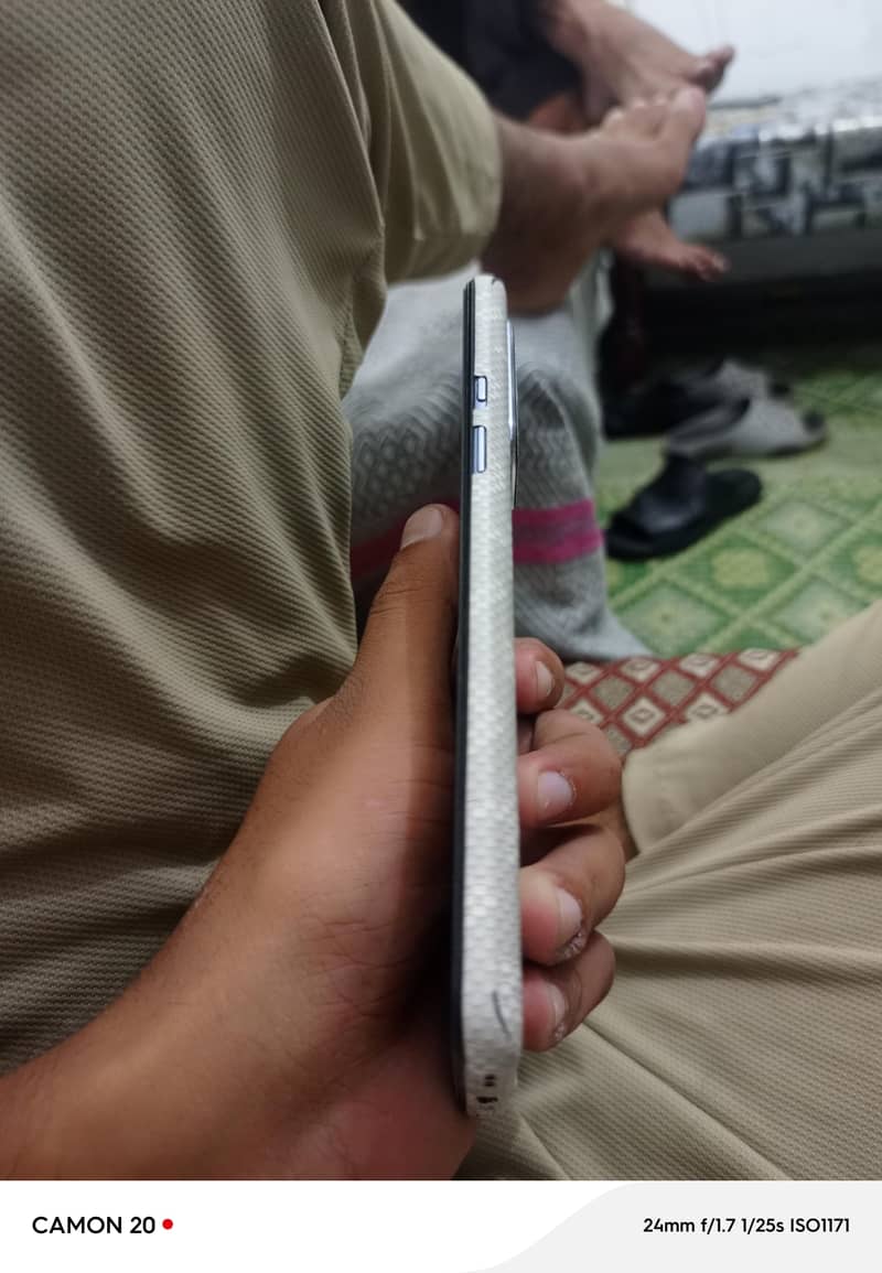 One Plus 9 5G 4