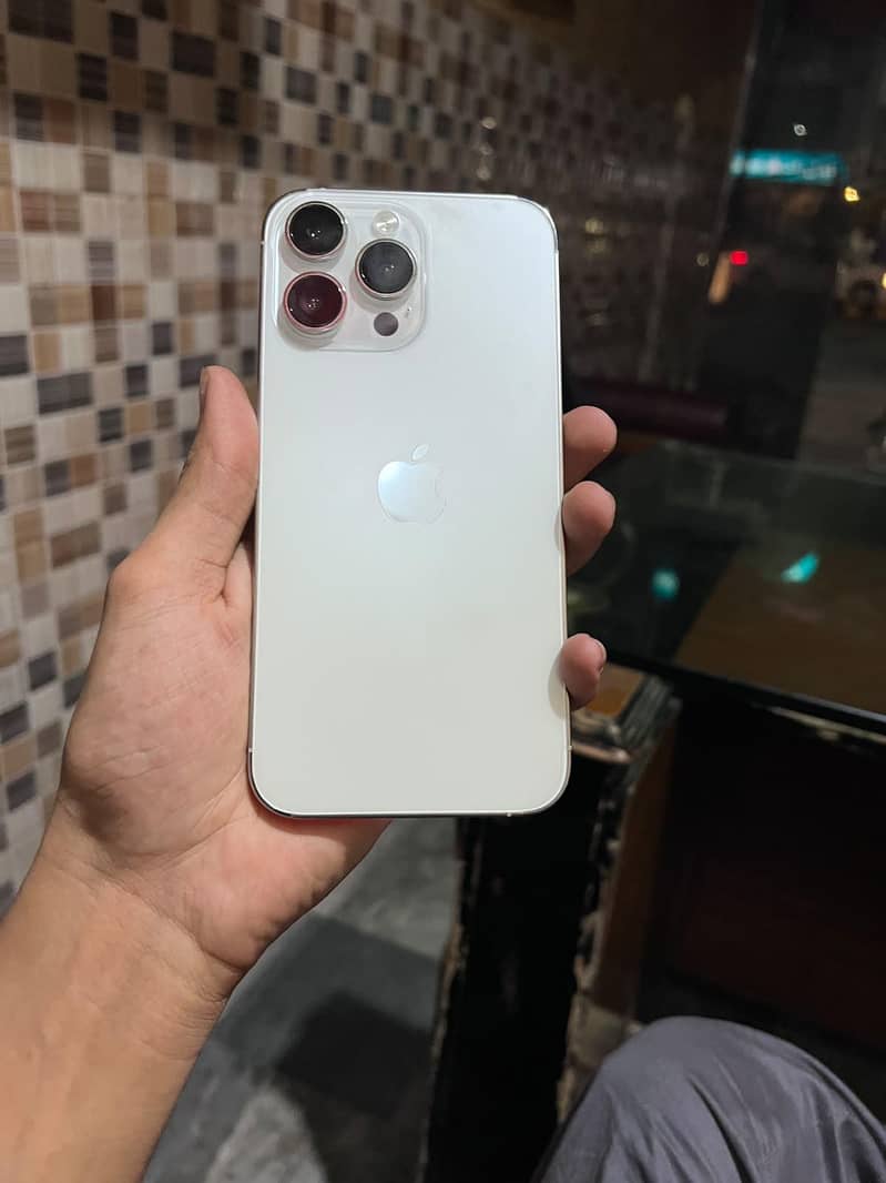 Apple iPhone 14 Pro Max 1
