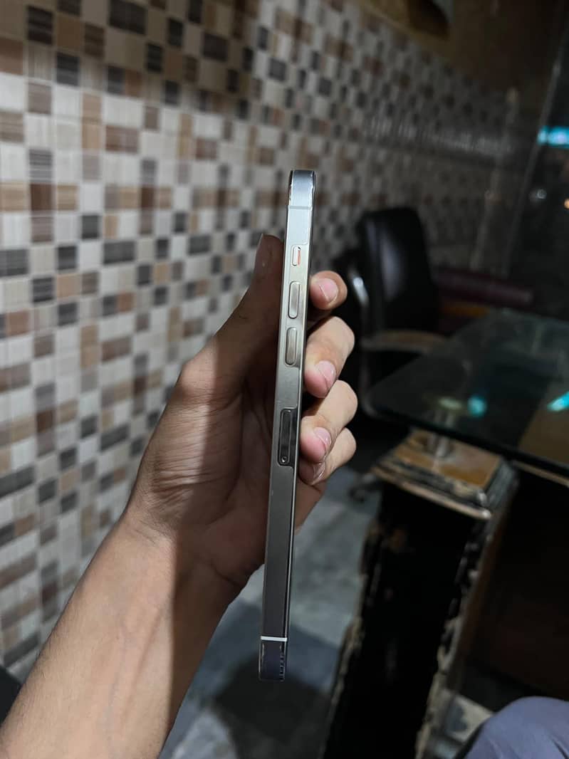 Apple iPhone 14 Pro Max 6