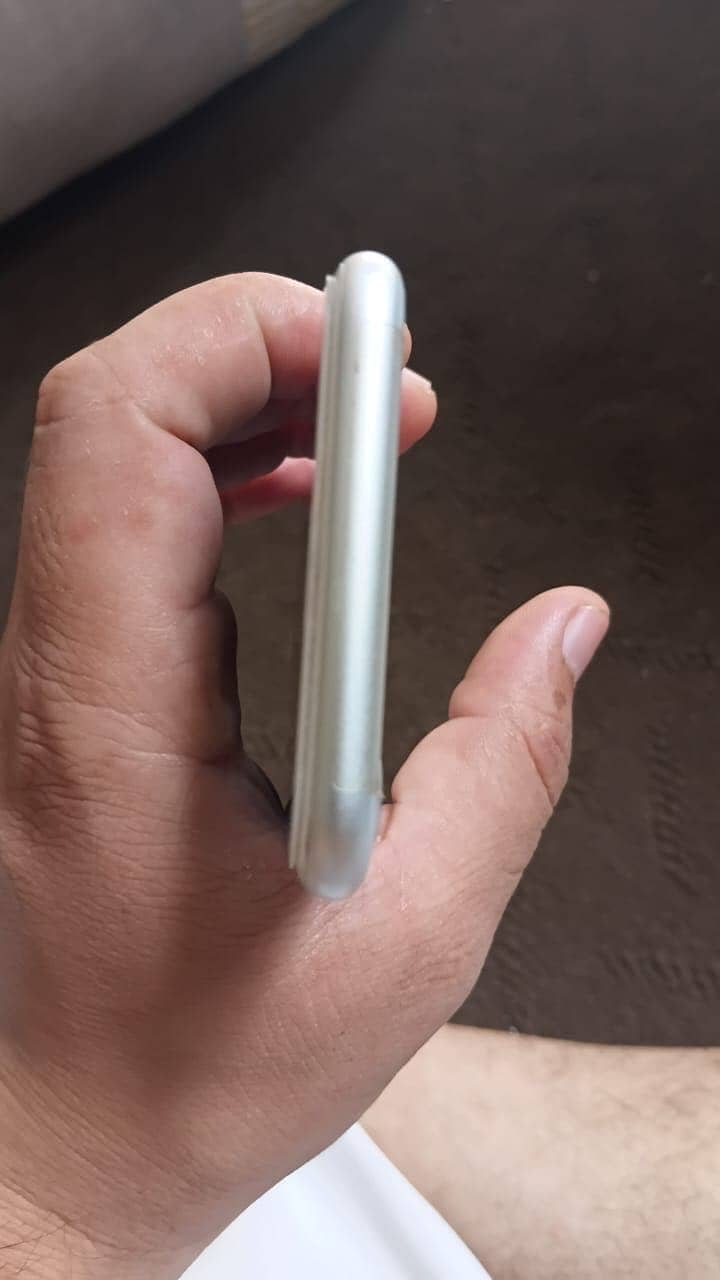 Apple iPhone 8 0