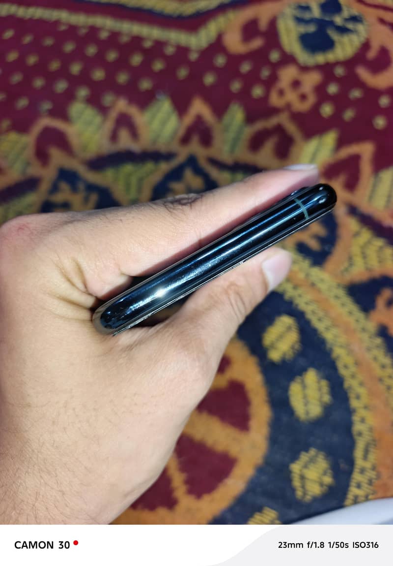 Apple iPhone 11 Pro Max 4