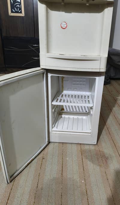 Homage water dispenser with refrigerator