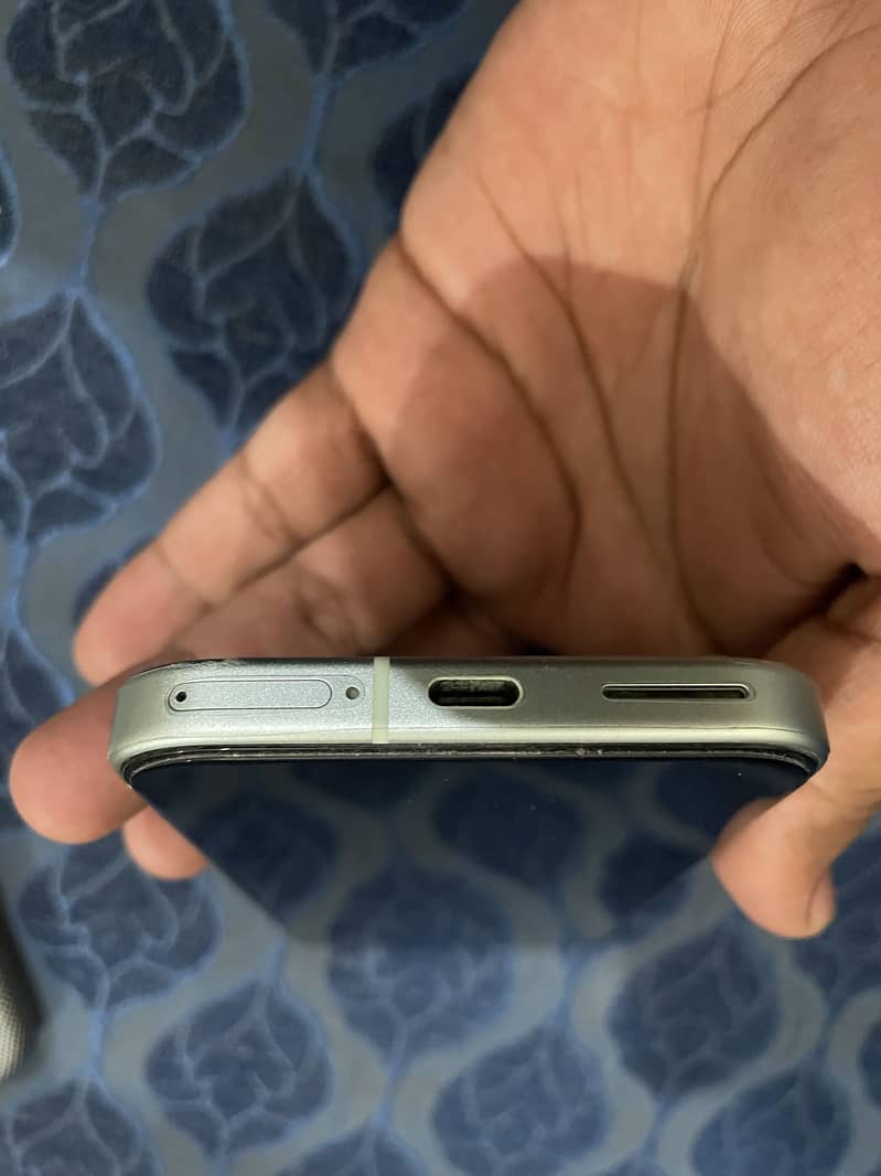 Google Pixel 9 4